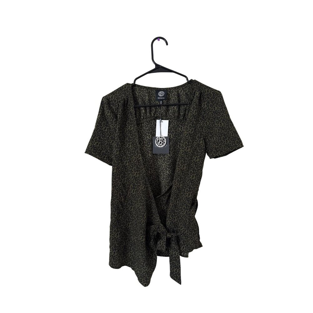 NWT Bobeau Women's Green Animal Print Top Casual Staple Essential‎ Professional